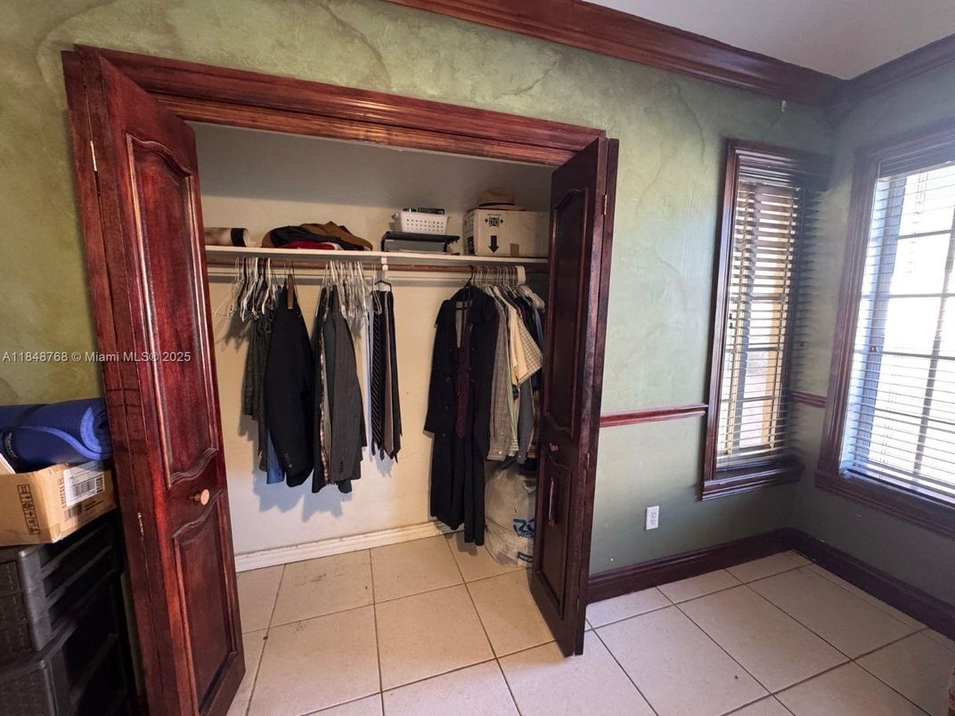 Interior, Walk-in Closets