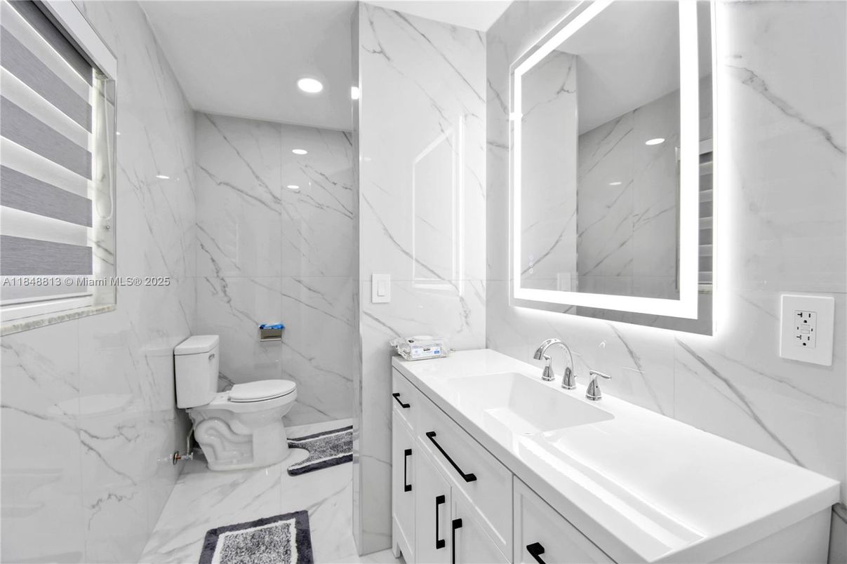 Bathroom, Interior, Marble, Marble Walls, Recessed Lighting