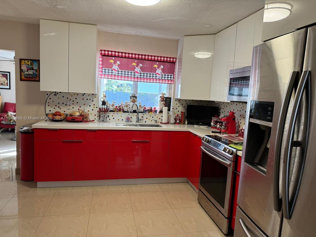 Interior, Kitchen, Stainless Steel Appliances, Water