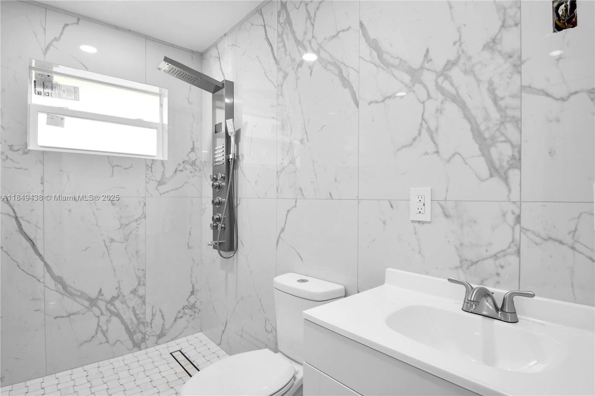 Bathroom, Interior, Marble Walls, Recessed Lighting