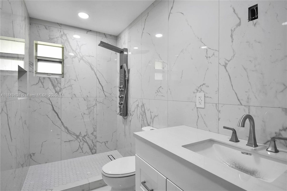 Bathroom, Interior, Marble Walls, Recessed Lighting