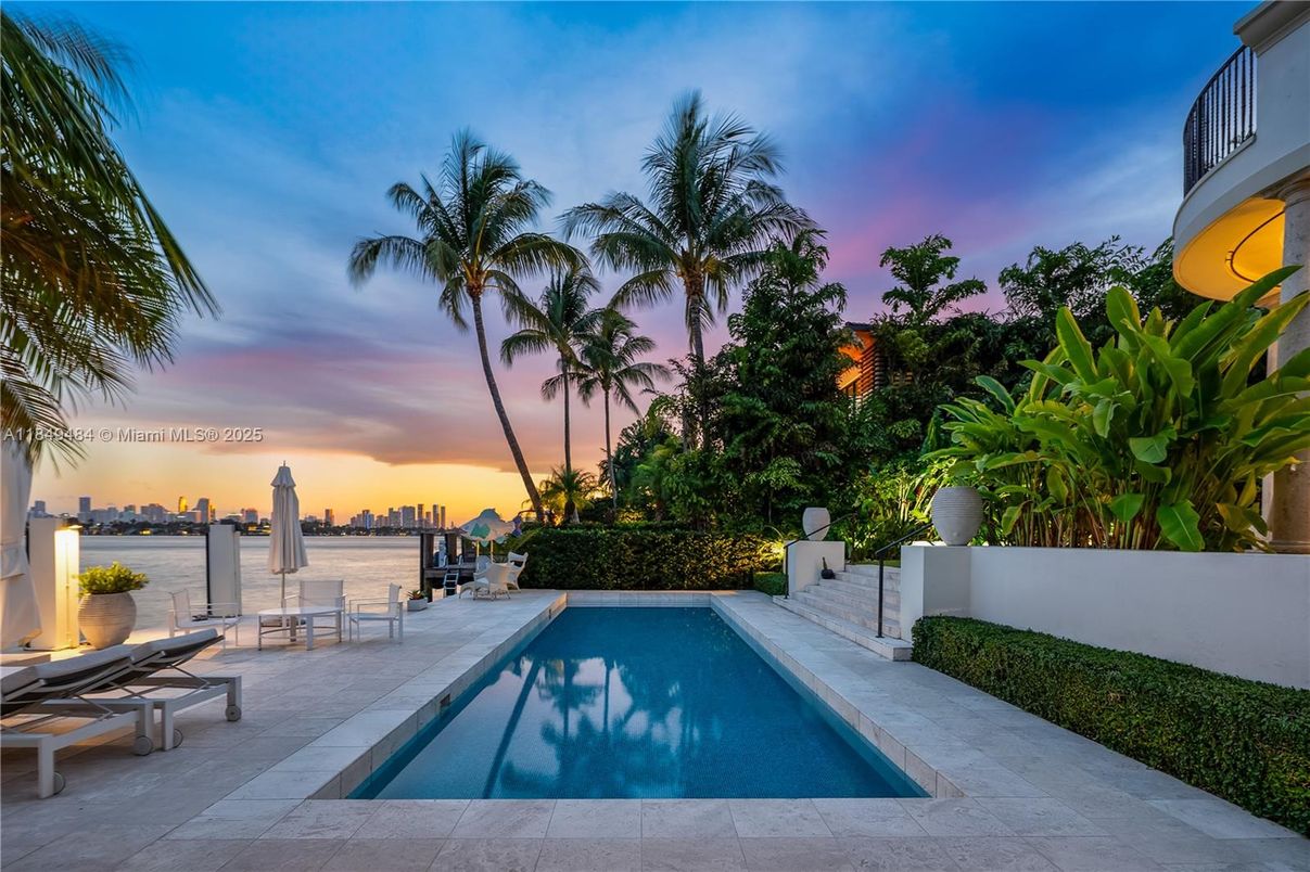 Exterior, Pool, Water