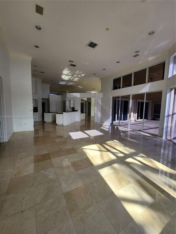 Empty room, Interior, Recessed Lighting