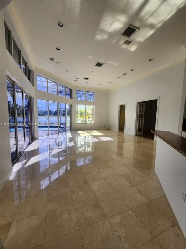 Empty room, Interior, Recessed Lighting