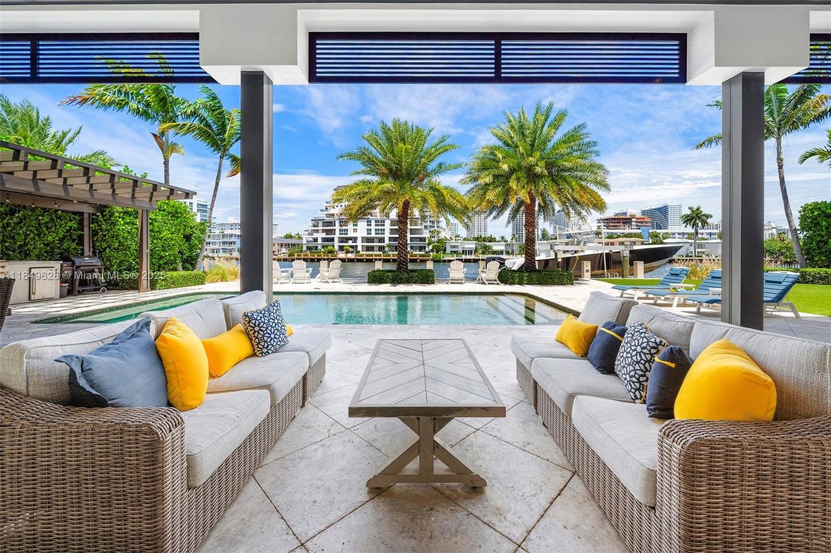 Exterior, Pool, Water