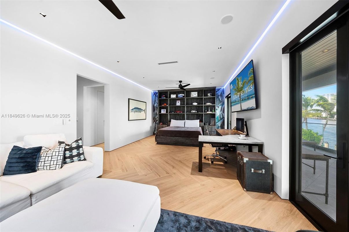 Home Office, Interior, Recessed Lighting, Water, Wood Texture Flooring