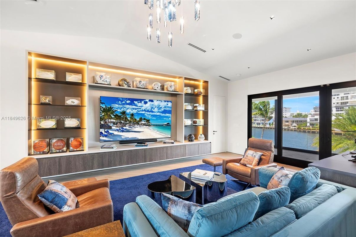 Interior, Living room, Pendant Lights, Recessed Lighting, Water