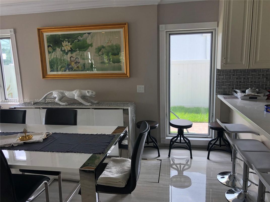 Dining room, Interior