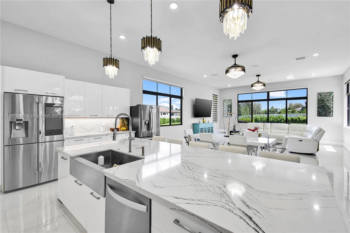 Dining room, Interior, Kitchen, Living room, Pendant Lights, Recessed Lighting, Stainless Steel Appliances
