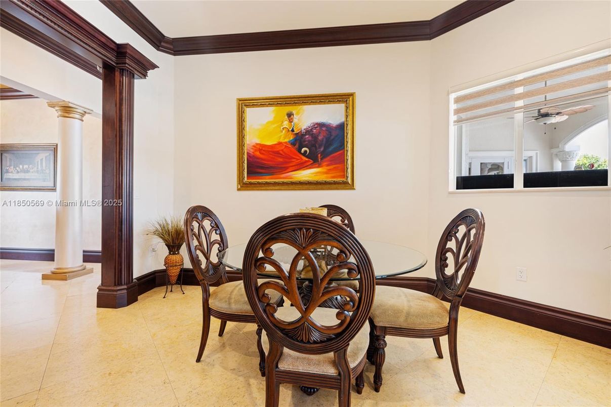 Dining room, Interior