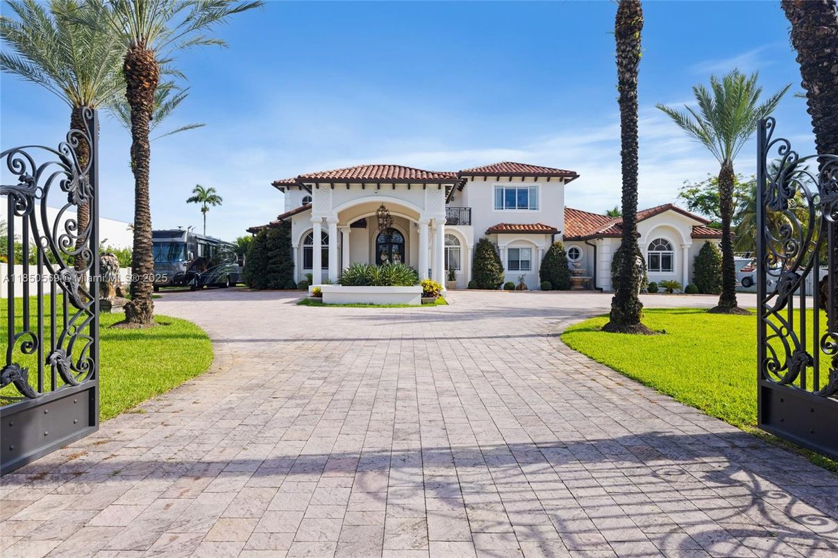 Backyard, Exterior, Facade, Spanish Mediterranean