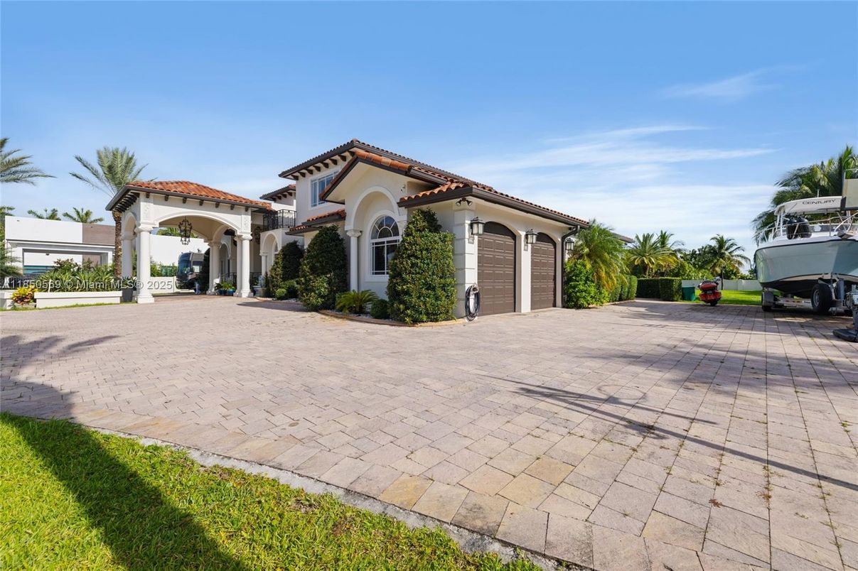 Attached, Exterior, Facade, Spanish Mediterranean