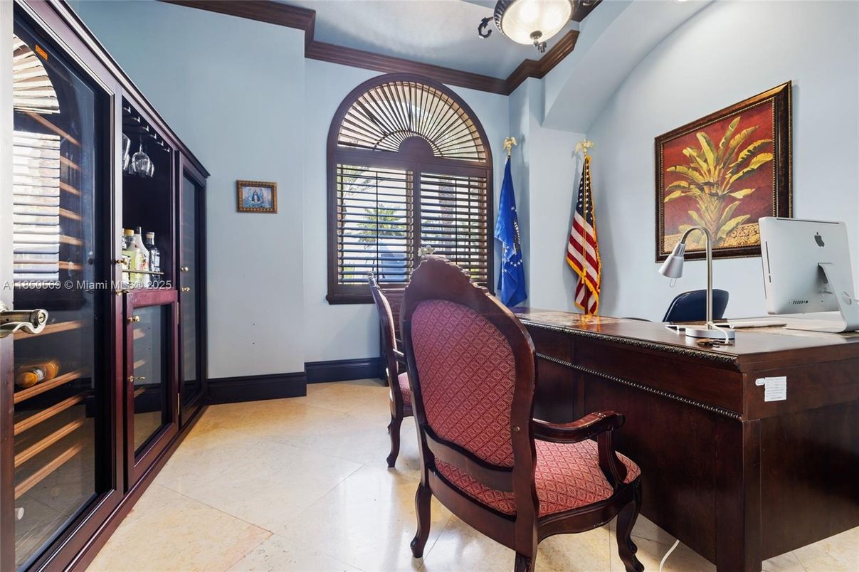 Home Office, Interior