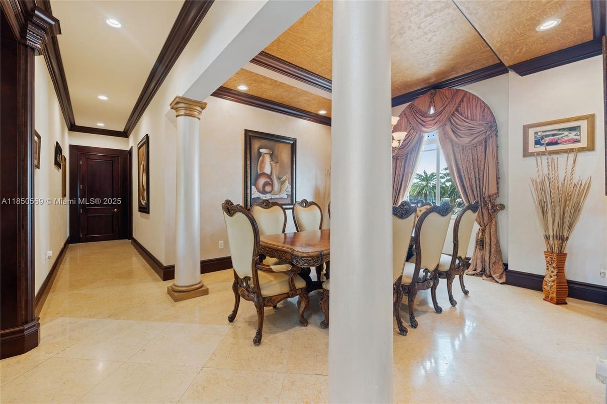 Dining room, Interior, Recessed Lighting