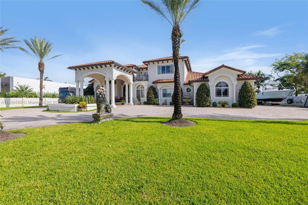 Backyard, Exterior, Facade, Mediterranean