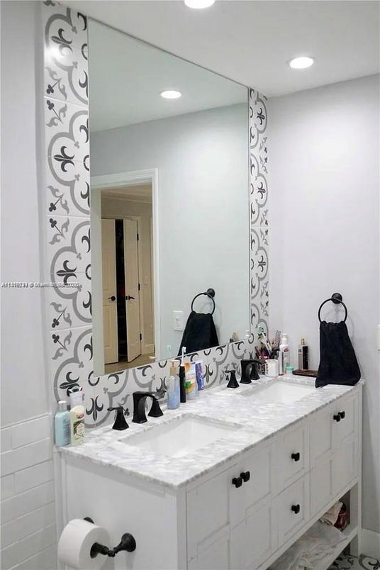 Bathroom, Dual Sink Vanities, Interior, Recessed Lighting