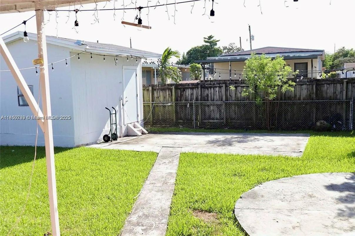 Backyard, Exterior