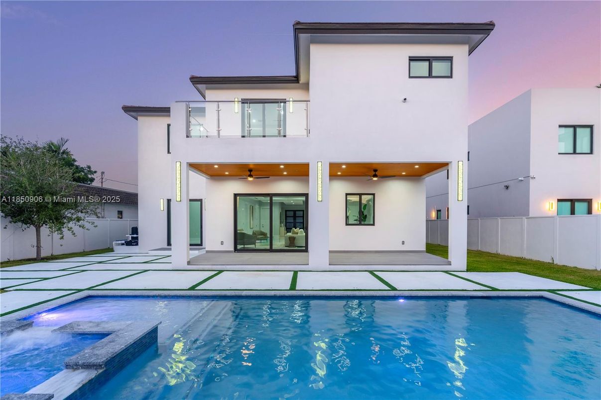 Exterior, Pool
