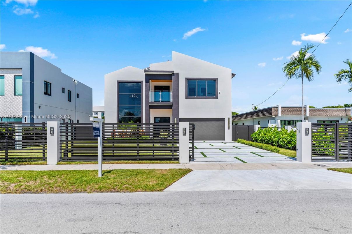 Attached, Exterior, Facade, Modern