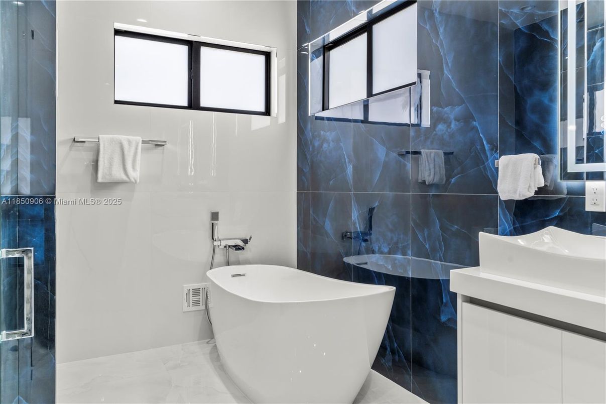 Bathroom, Free Standing Baths, Interior, Marble, Marble Walls