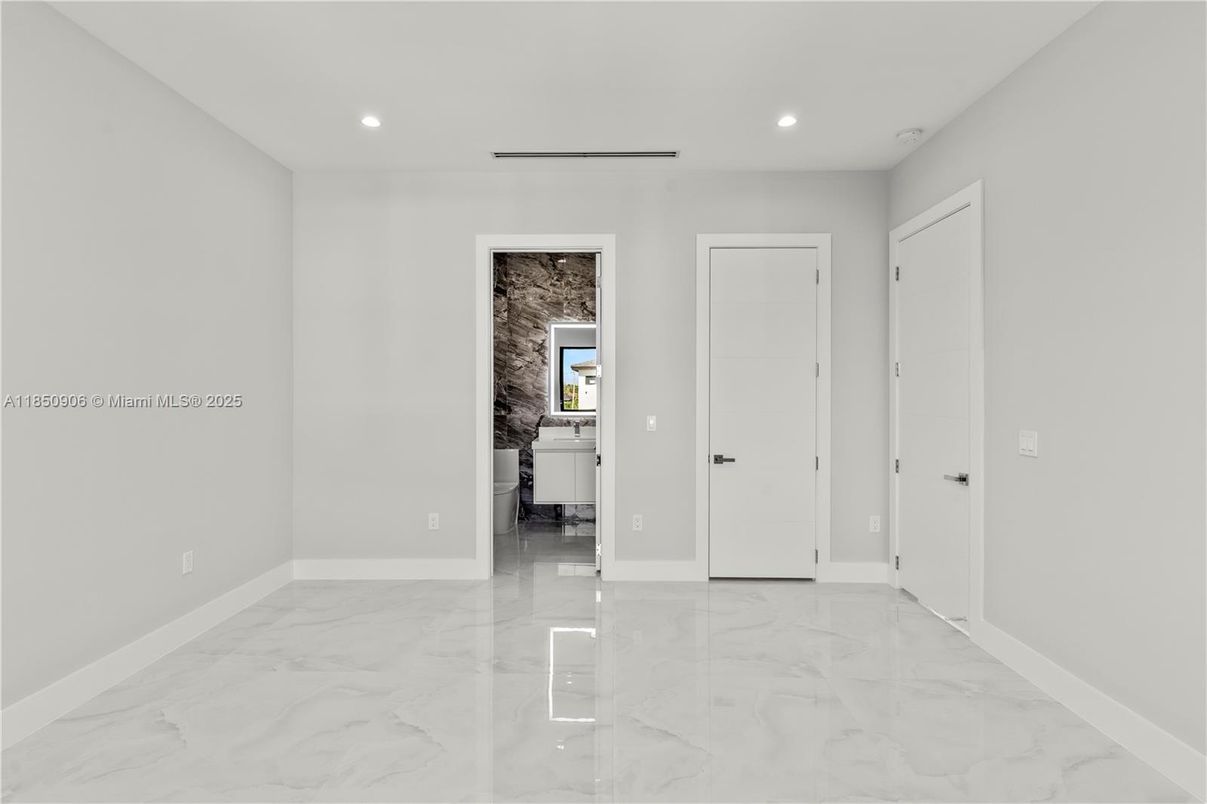Empty room, Interior, Marble, Recessed Lighting