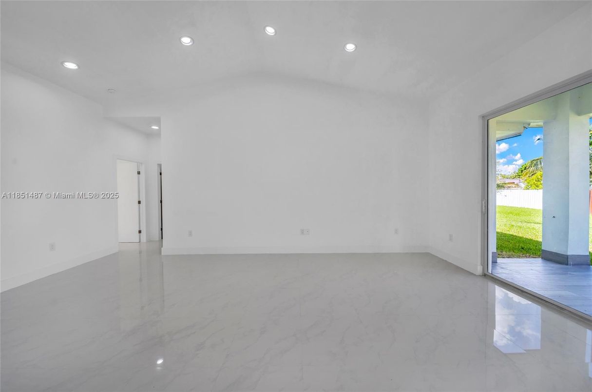 Empty room, Interior, Marble, Recessed Lighting
