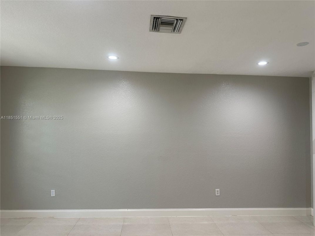 Empty room, Interior, Recessed Lighting