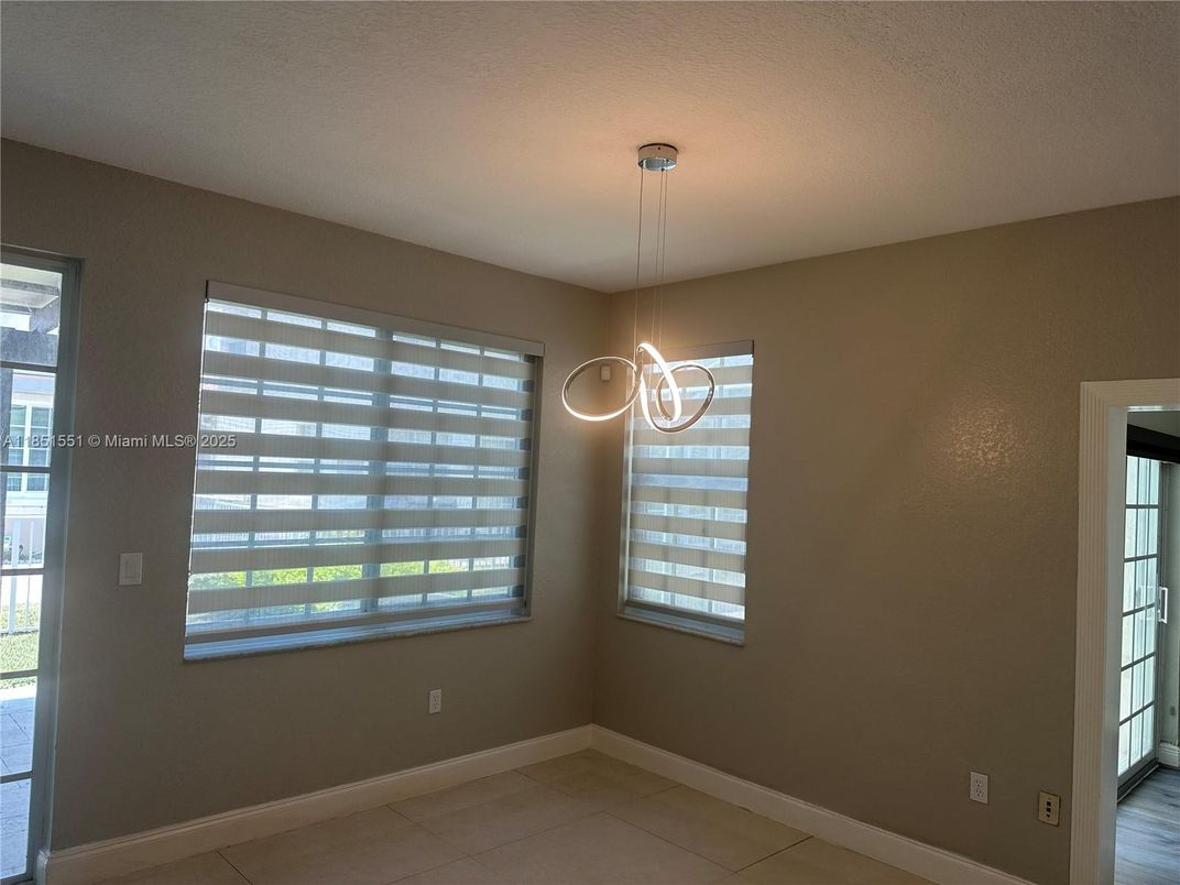 Empty room, Interior, Pendant Lights