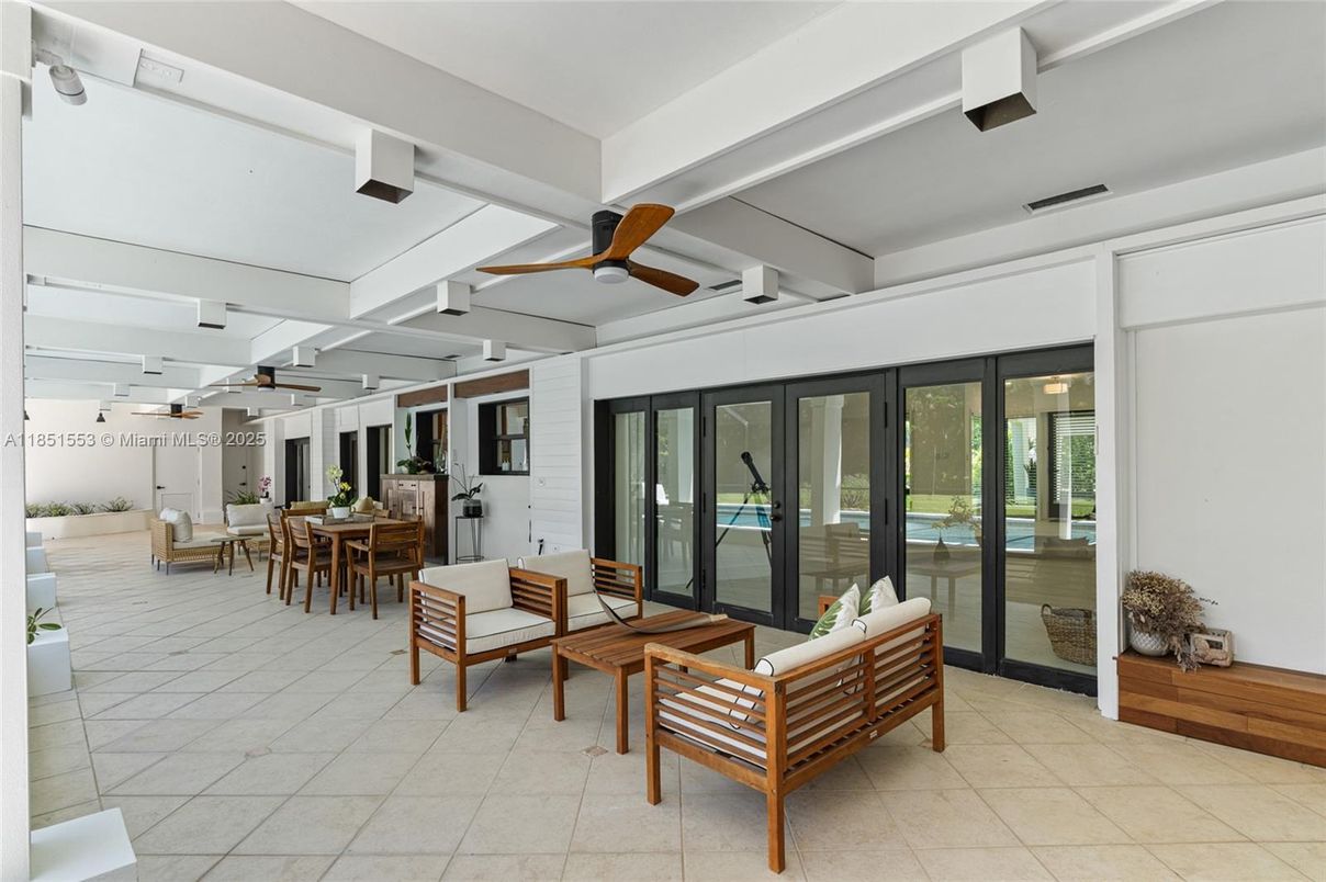 Dining room, Interior