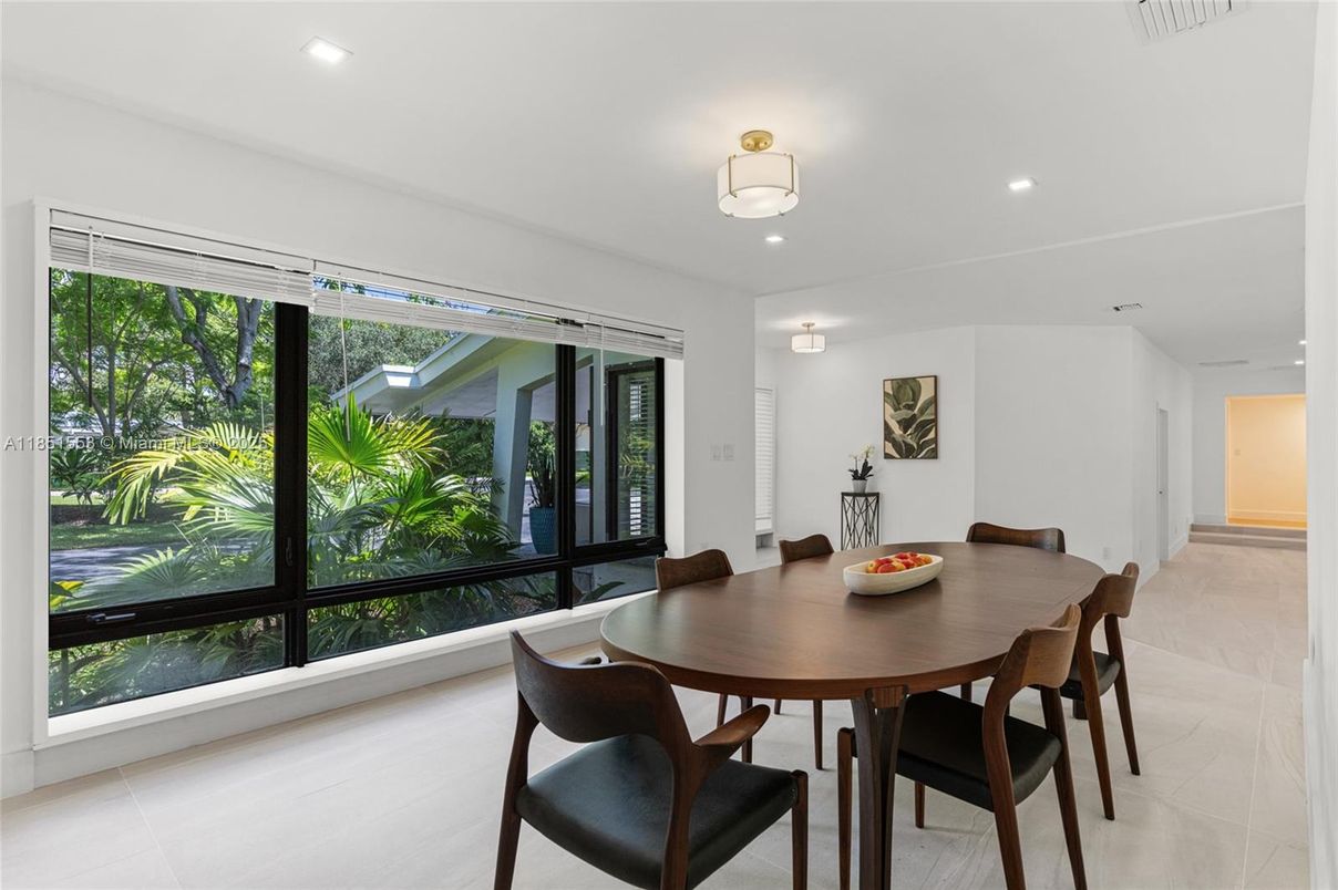 Dining room, Interior, Recessed Lighting