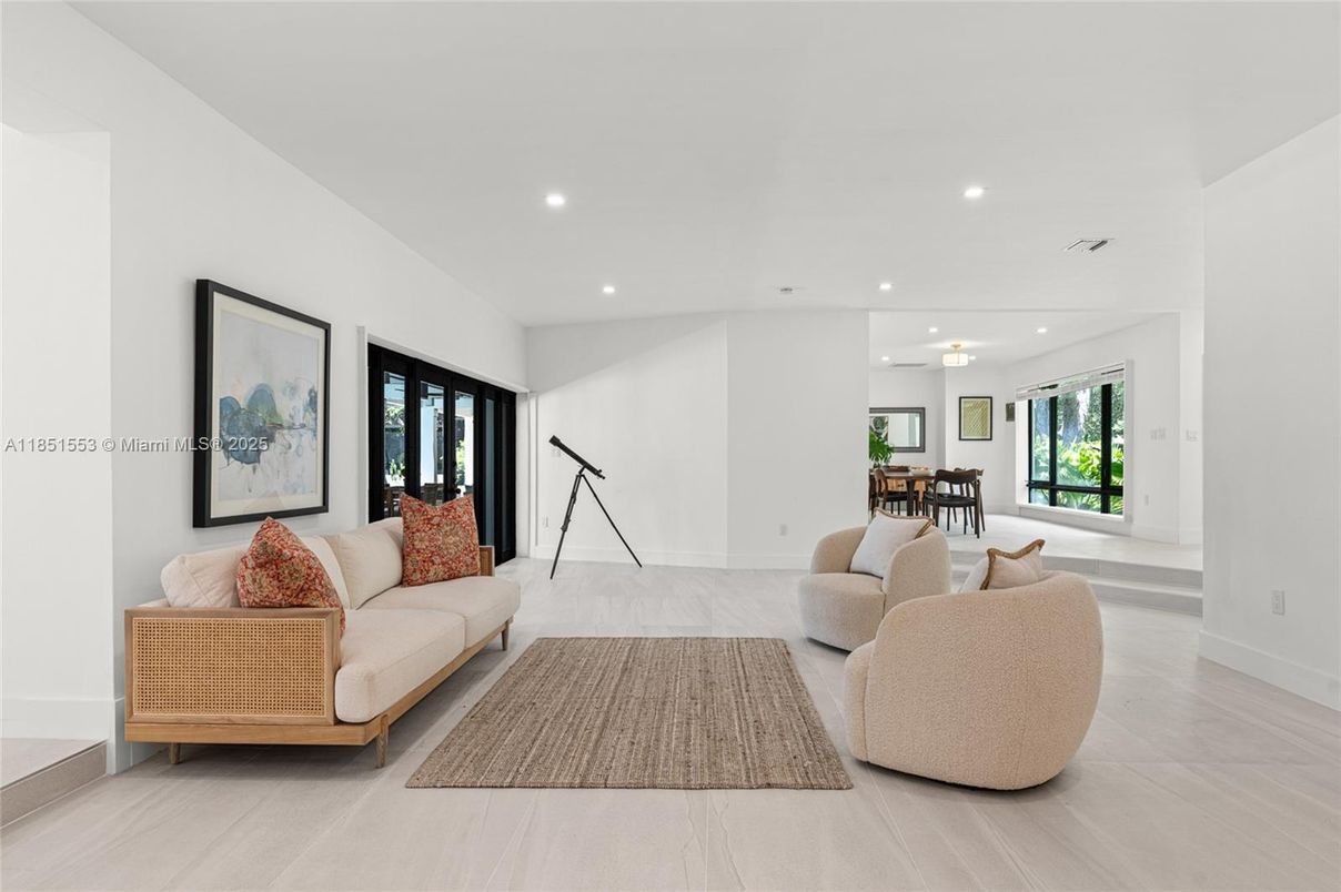 Dining room, Interior, Living room, Recessed Lighting