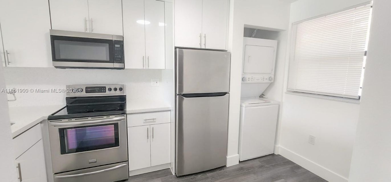 Interior, Kitchen, Stainless Steel Appliances, Washer, Wood Texture Flooring