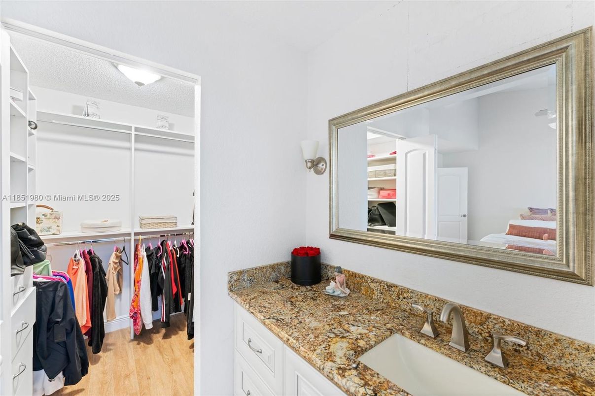 Interior, Walk-in Closets, Wood Texture Flooring