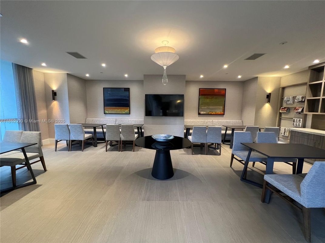 Dining room, Interior, Living room, Recessed Lighting