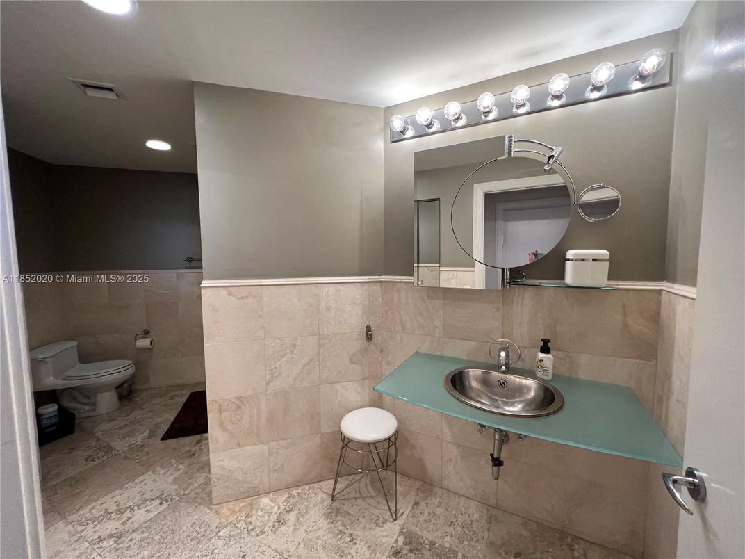 Bathroom, Interior, Recessed Lighting