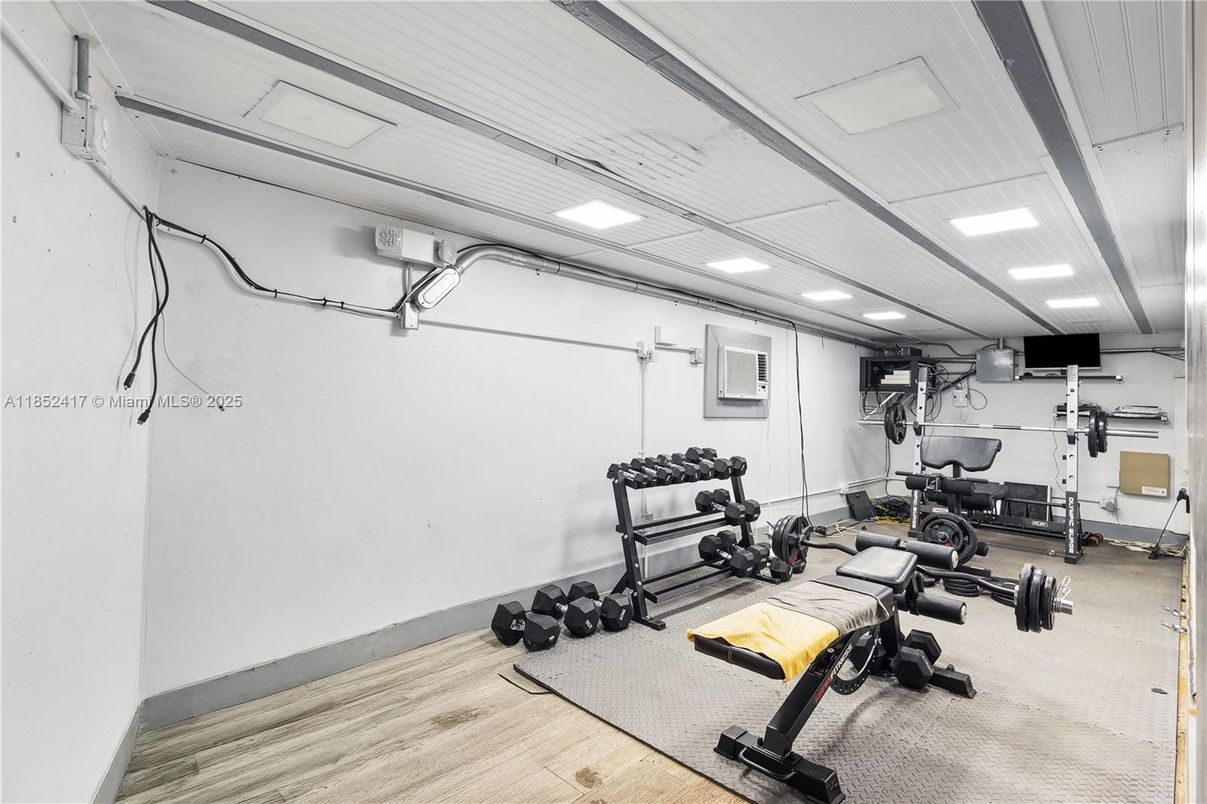 Fitness Equipment, Interior, Recessed Lighting, Wood Texture Flooring