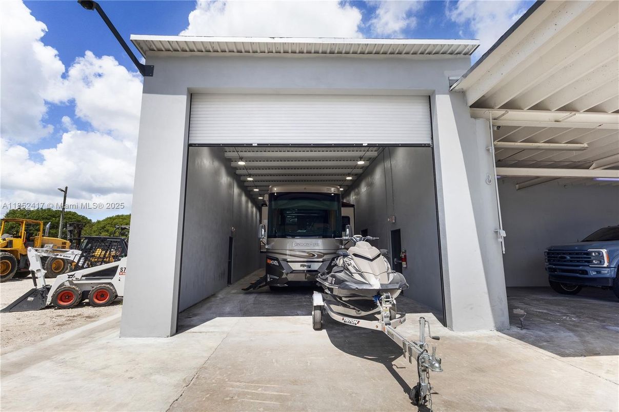 Detached Garage, Exterior