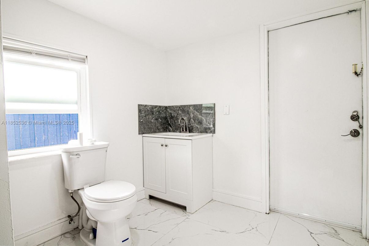 Bathroom, Interior, Marble, Water