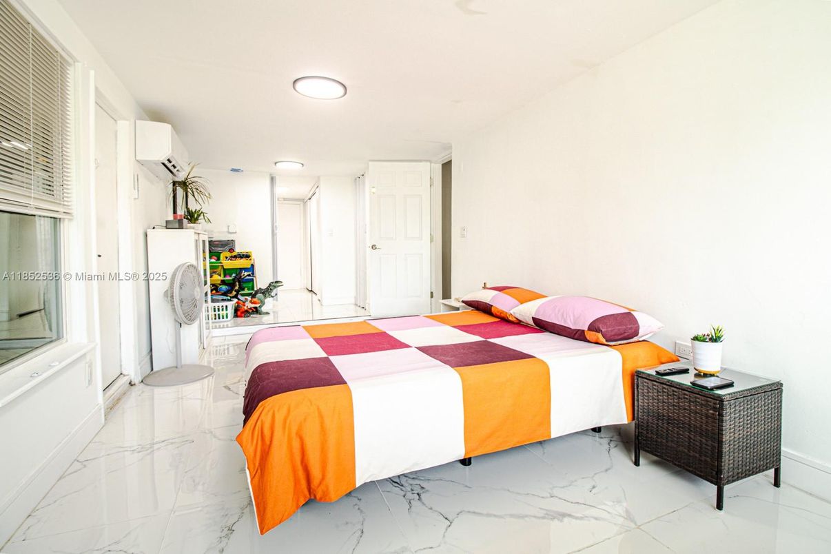 Bedroom, Interior, Marble, Recessed Lighting