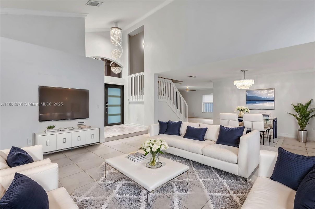 Chandelier, Dining room, Interior, Living room