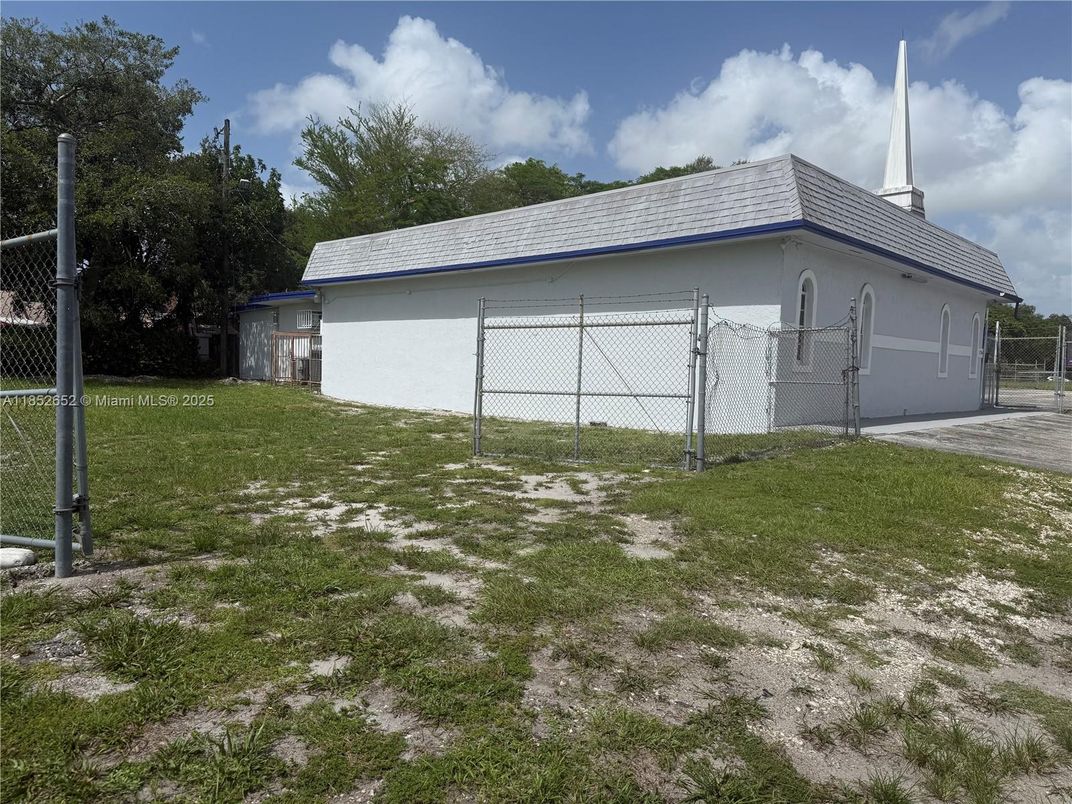 Backyard, Detached Garage, Exterior