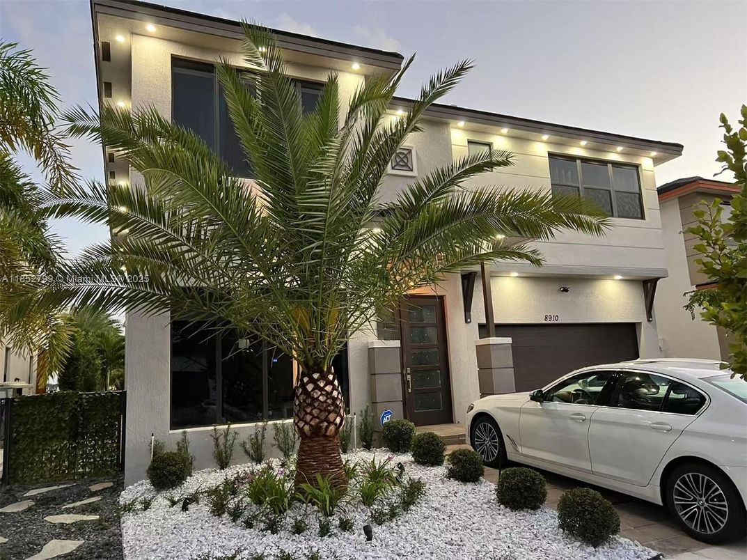 Attached, Exterior, Facade, Modern