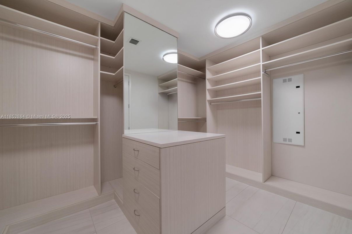 Interior, Walk-in Closets