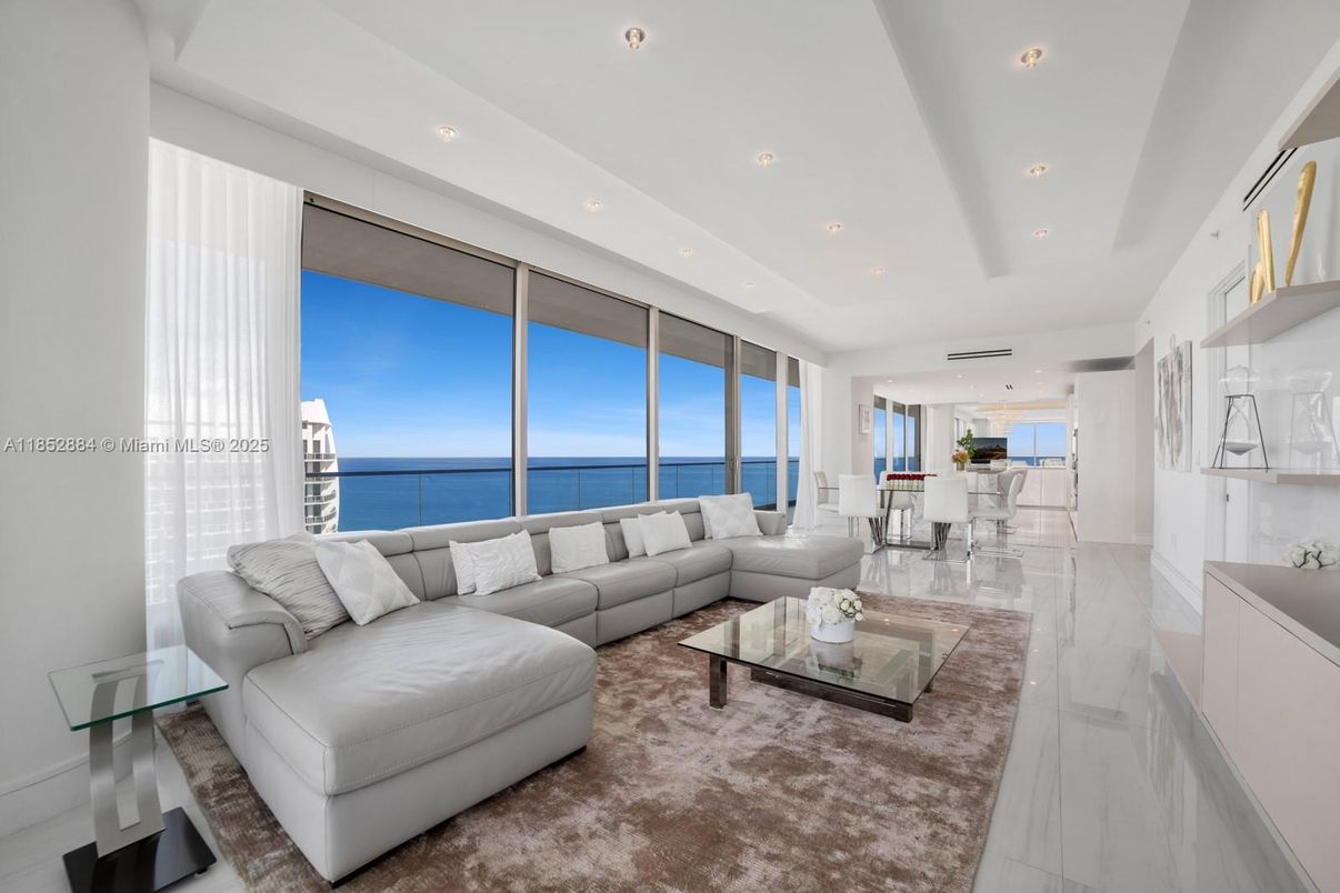 Interior, Living room, Recessed Lighting, Water