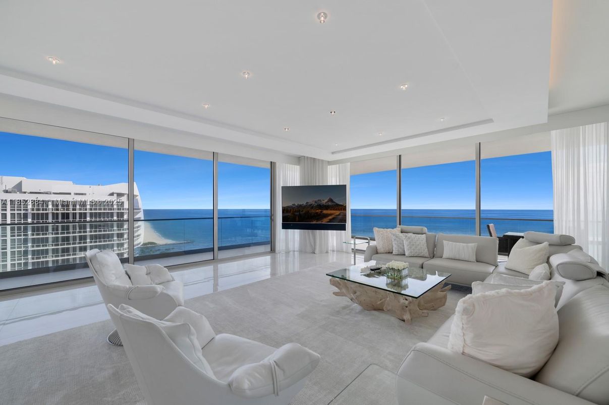 Interior, Living room, Recessed Lighting, Water
