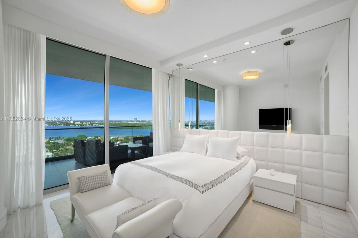 Bedroom, Interior, Recessed Lighting, Water