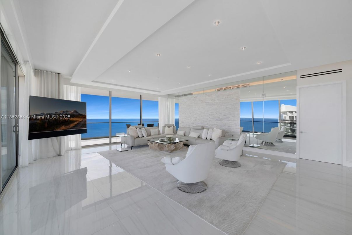 Interior, Living room, Recessed Lighting, Water