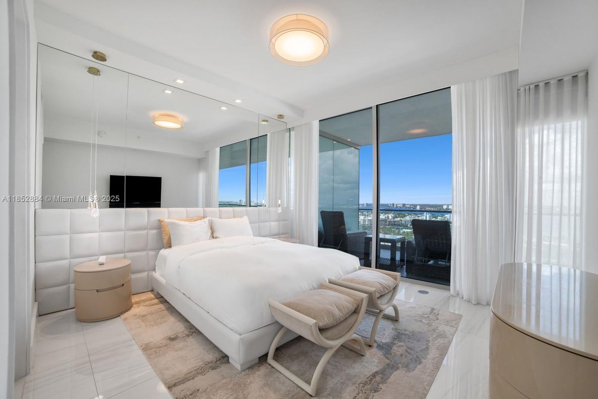 Bedroom, Interior, Recessed Lighting, Water