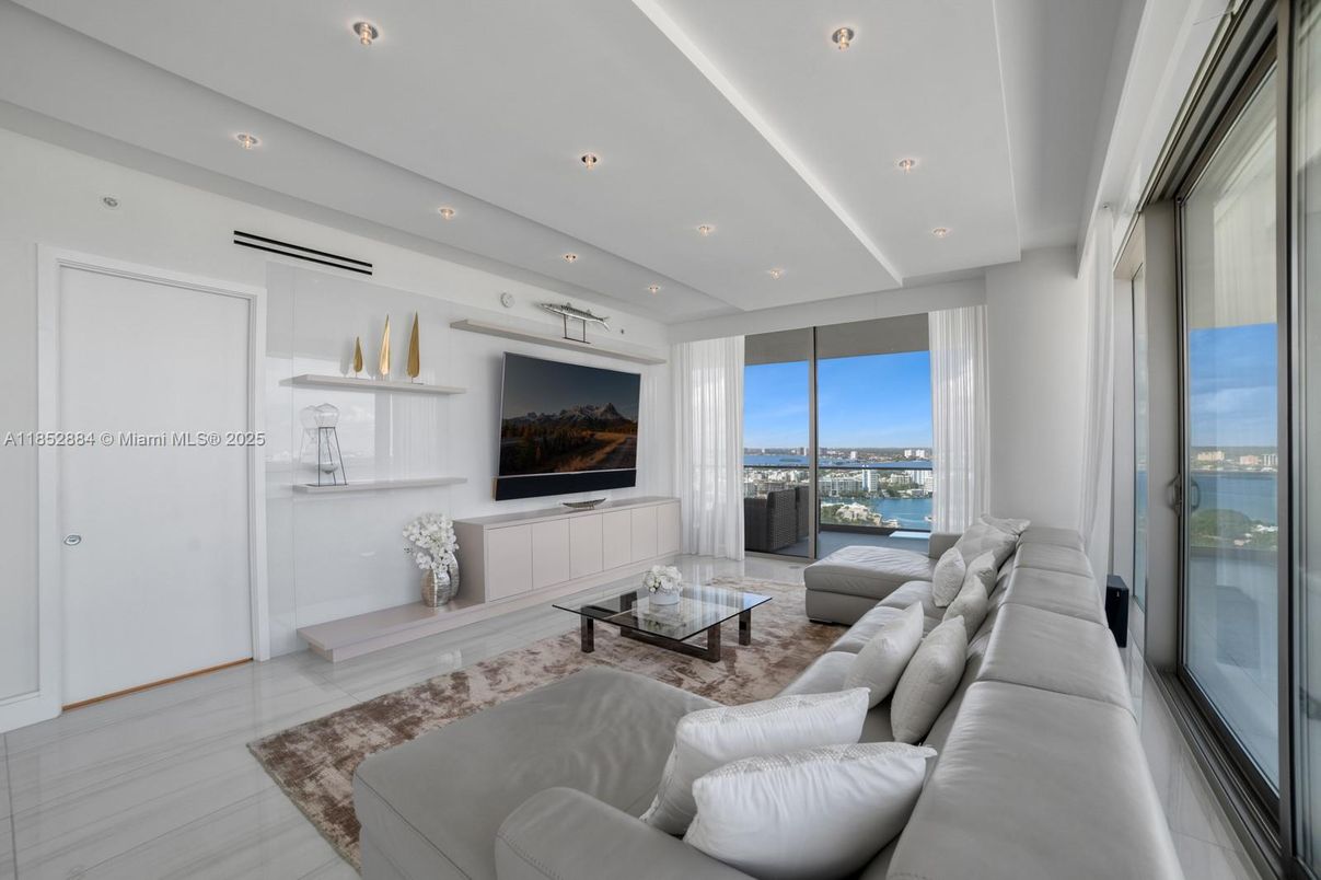 Interior, Living room, Recessed Lighting, Water