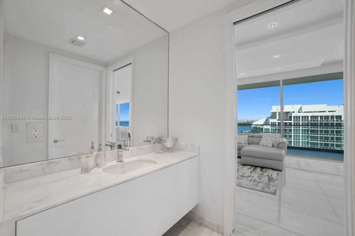 Bathroom, Interior, Recessed Lighting, Water